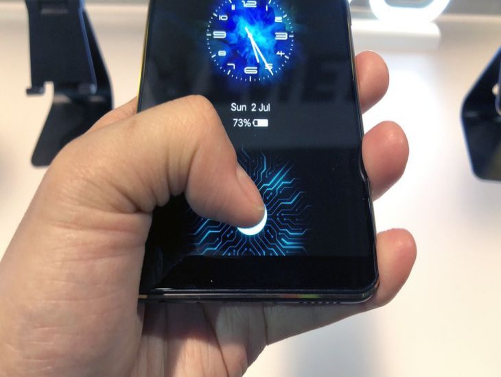 Nokia 9 PureView разблокировали пачкой жвачки Nokia 9 PureView разблокировали пачкой жвачки