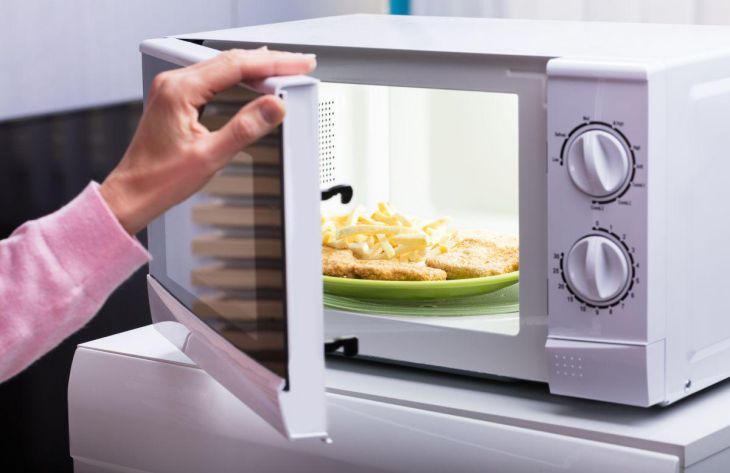 Микроволновая печь: несколько секретов домохозяйкам
