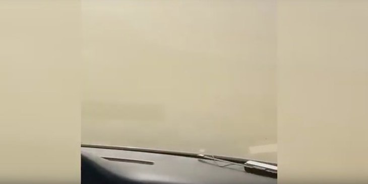 «Вообще ничего не видно». На трассу под Пружанами налетела песчаная буря