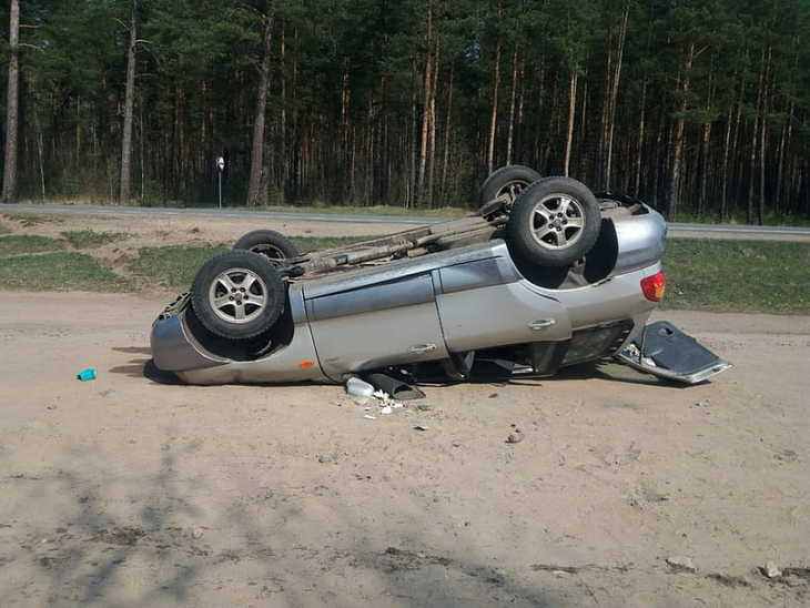 В Полоцком районе опрокинулась иномарка, пострадала пассажирка