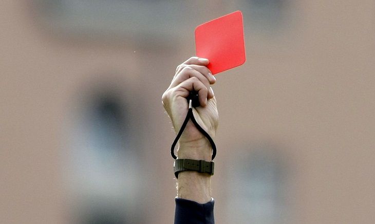 ФИФА показала пожизненную красную карточку 7 футболистам 