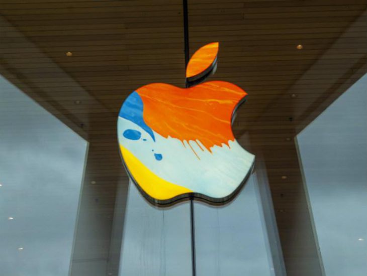 Apple отзывает адаптеры своего производства из-за риска удара током