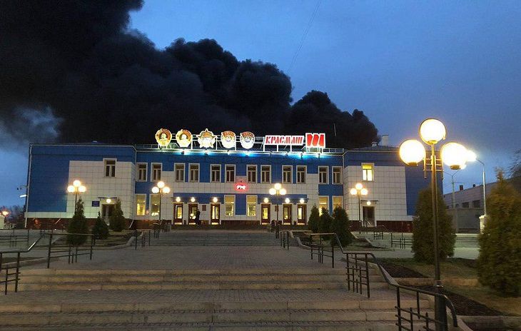 Срочно! В России горит ракетный завод: рухнула крыша 