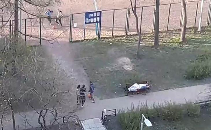 ÐеÑи ÑÑи ÑаÑа игÑали ÑÑдом Ñ Ð±ÑоÑеннÑм медиками ÑÑÑпом во двоÑе ÐеÑи ÑÑи ÑаÑа игÑали ÑÑдом Ñ Ð±ÑоÑеннÑм медиками ÑÑÑпом во двоÑе