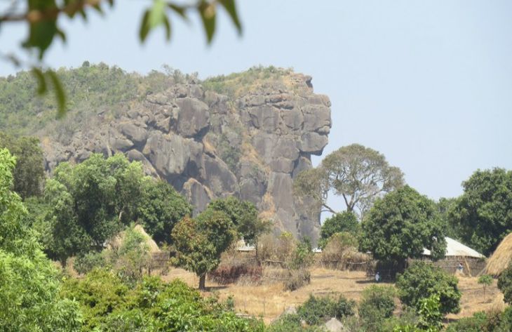 Ученые раскрыли тайну статуи среди скал