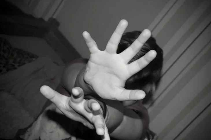 «Набросился и начал раздевать»: белорус совращал 14-летнюю школьницу под Киевом