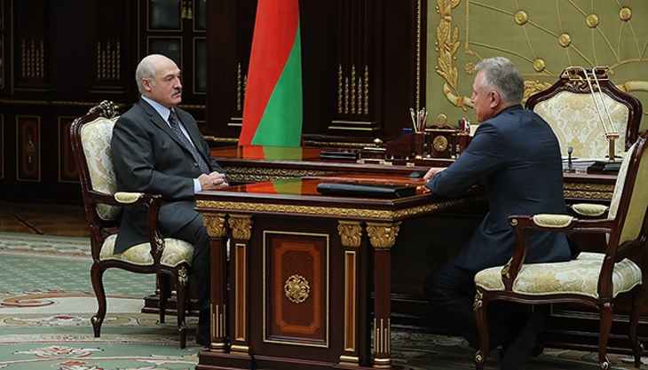 ФПБ наградила Лукашенко медалью «115 лет профсоюзному движению Беларуси»
