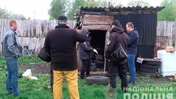 Мужчина держал своего безработного знакомого на цепи