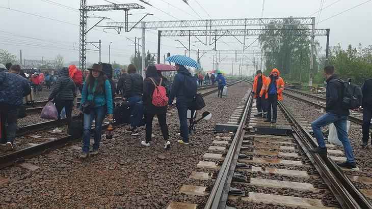 В Польше 500 пассажиров выгнали из поезда из-за подозрительного чемодана