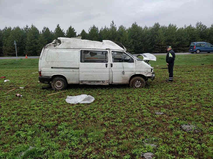 Микроавтобус опрокинулся в Дубровенском районе