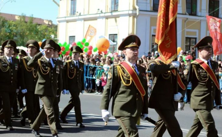 Стало известно, зачем американцы «шпионили» на параде Победы Стало известно, зачем американцы «шпионили» на параде Победы