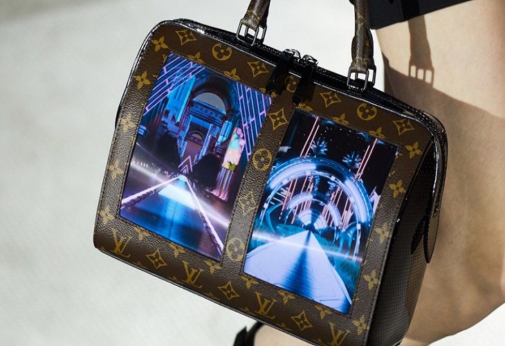 Louis Vuitton представил сумки с гибкими экранами