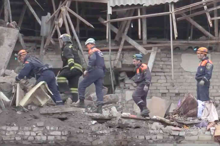 Многоквартирный дом превратился в руины. Появились кадры мощного взрыва под Ростовом