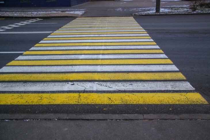 В Беларуси предлагают запретить разговаривать по телефону на пешеходных переходах В Беларуси предлагают запретить разговаривать по телефону на пешеходных переходах