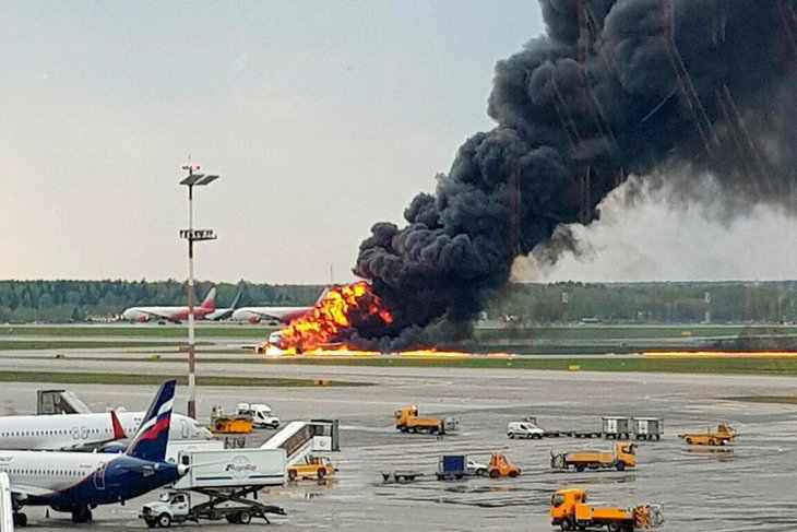 Появилось полное видео трагедии в Шереметьево Появилось полное видео трагедии в Шереметьево