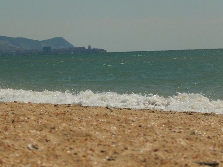 На дне Марианской впадины нашли пакет и обёртки от конфет