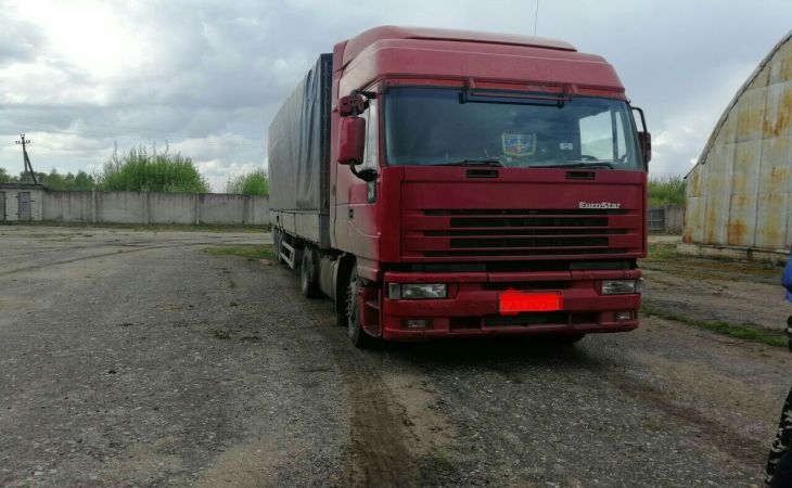 Фуры с 60 тоннами нелегальных яблок задержали в Россонском районе