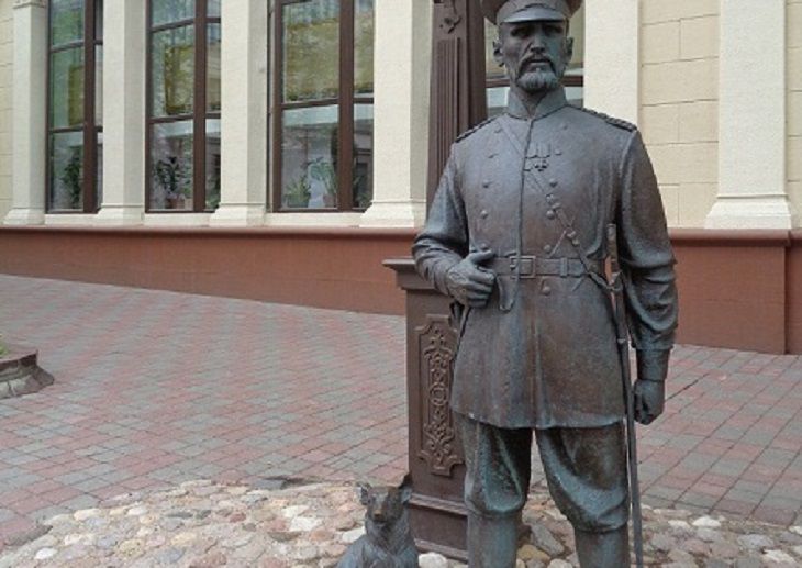В Минске задержали россиян за фото с Городовым В Минске задержали россиян за фото с Городовым