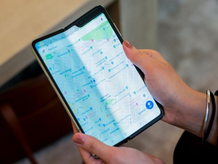 Samsung объявила о перезапуске Galaxy Fold Samsung c гордостью презентовала гибкий смартфон Galaxy Fold.