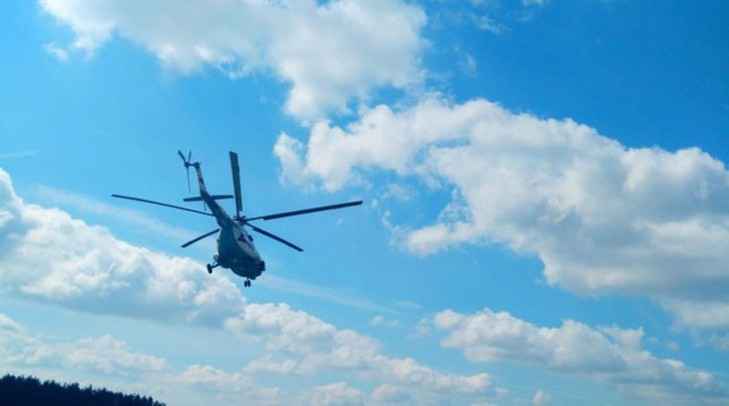 Вертолет МЧС чуть не столкнулся со своим грузом, который занесло порывом ветра
