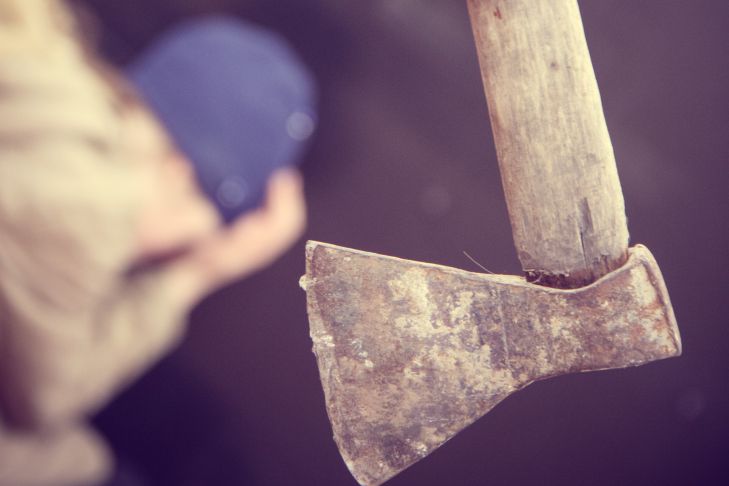 Не дала денег. Сын обезглавил мать и отрубил руки (18+) 