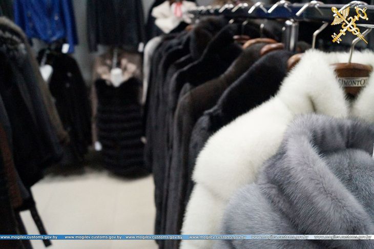 В Бобруйске у ипэшников нашли сотни единиц незаконной одежды