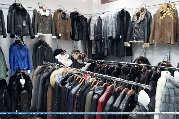 В Бобруйске у ипэшников нашли сотни единиц незаконной одежды