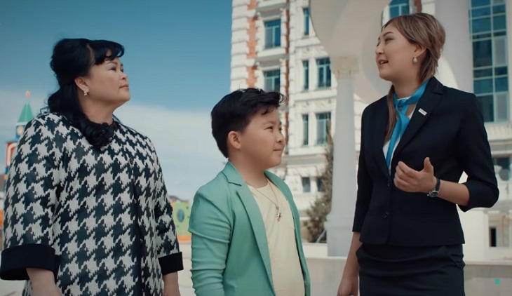 Финалист «Голос.Дети» высмеял итоги шоу в рекламе Финалист «Голос.Дети» высмеял итоги шоу в рекламе