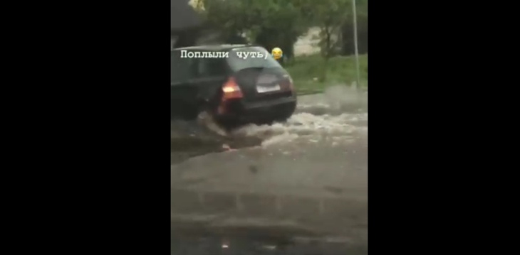  Сильный дождь превратил Давид-Городок в Венецию