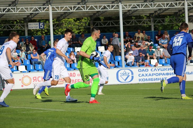 ФК «Слуцк» сыграл с могилёвским «Дняпро»