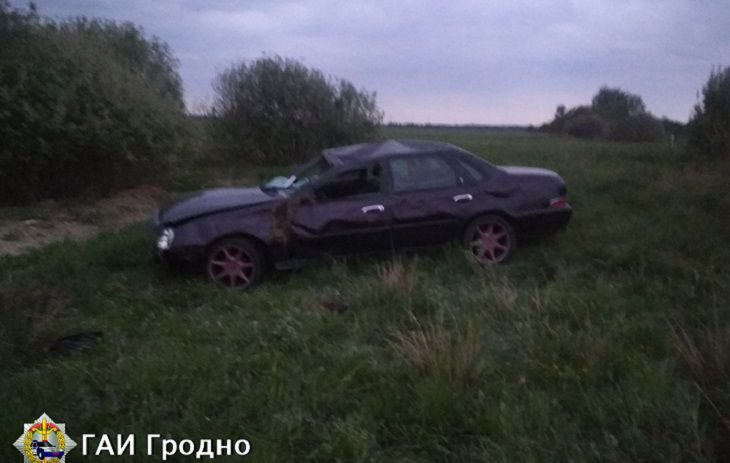 Под Ивье «Форд» перевернулся: водитель в больнице 