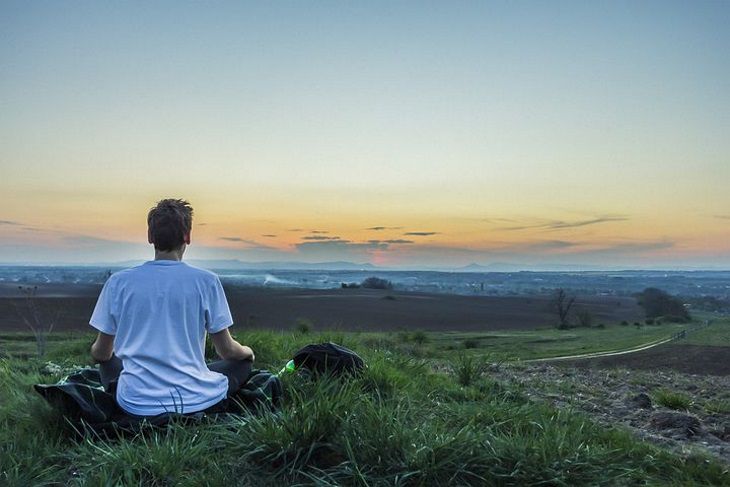Беспокойство и страх: ученые выяснили «побочные эффекты» медитации
