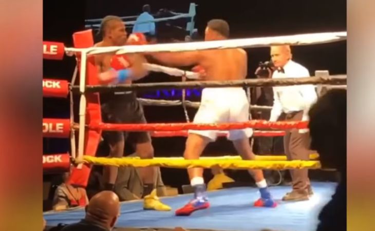 В США боксеры одновременно отправили друг друга в нокдаун