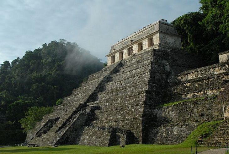 В Белизе археологи обнаружили необычные артефакты в затопленной шахте индейцев майя