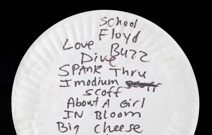 Объедки вечности: Грязную бумажную тарелку Курта Кобейна продали за 22,4 тысячи долларов Объедки вечности: Грязную бумажную тарелку Курта Кобейна продали за 22,4 тысячи долларов