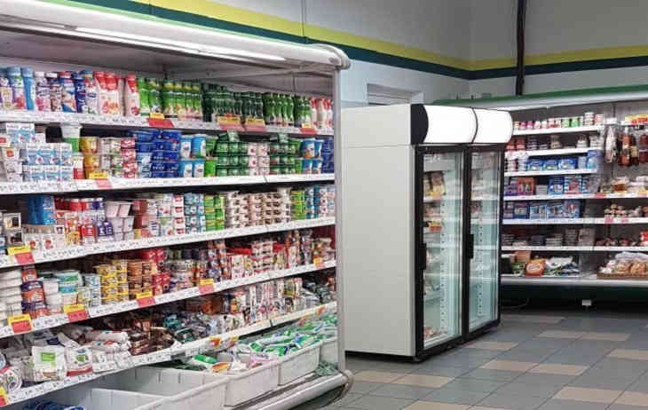 Брызнули из перцового баллончика и повалили на пол. Охранники избили покупателей в магазине из-за шутки с орехами Брызнули из перцового баллончика и повалили на пол. Охранники избили покупателей в магазине из-за шутки с орехами