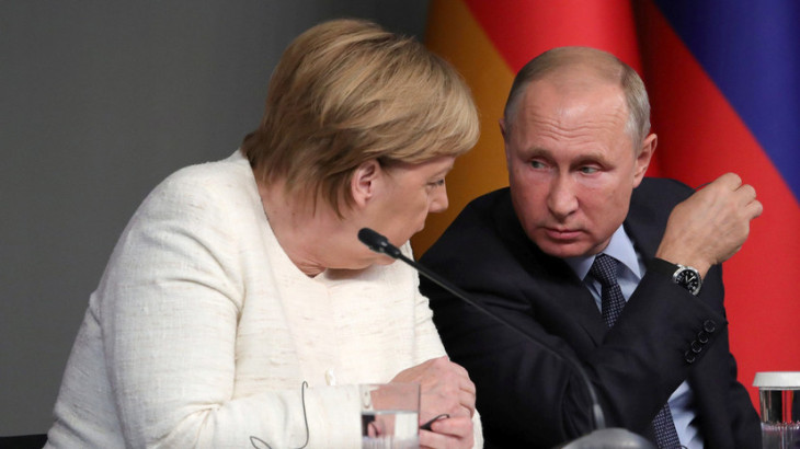 Путин обсудил с Меркель и Макроном кризис на Украине