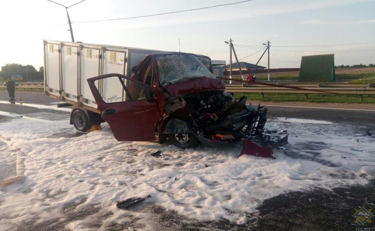 В Воложинском районе грузовик столкнулся с тягачом