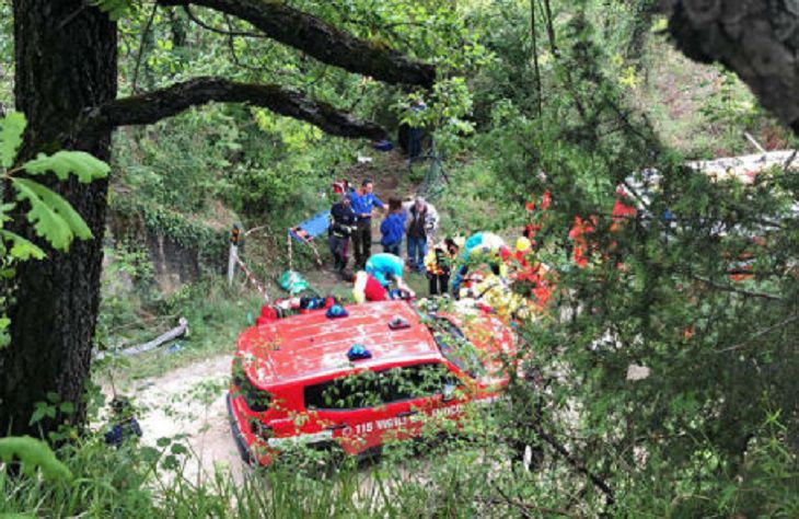 В Италии автобус с туристами упал в овраг: могли пострадать россияне 