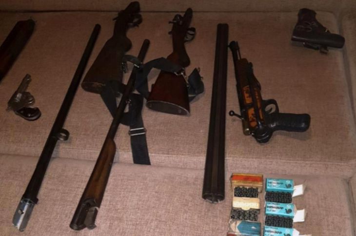 В Дзержинском районе расследовали дело о поджоге, а нашли арсенал оружия