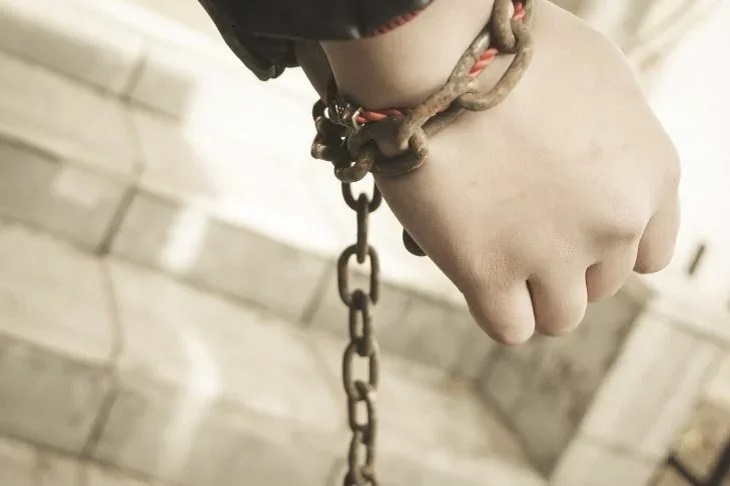 26-летний брат изнасиловал родную сестру. Оказалось, что он носитель ВИЧ-инфекции