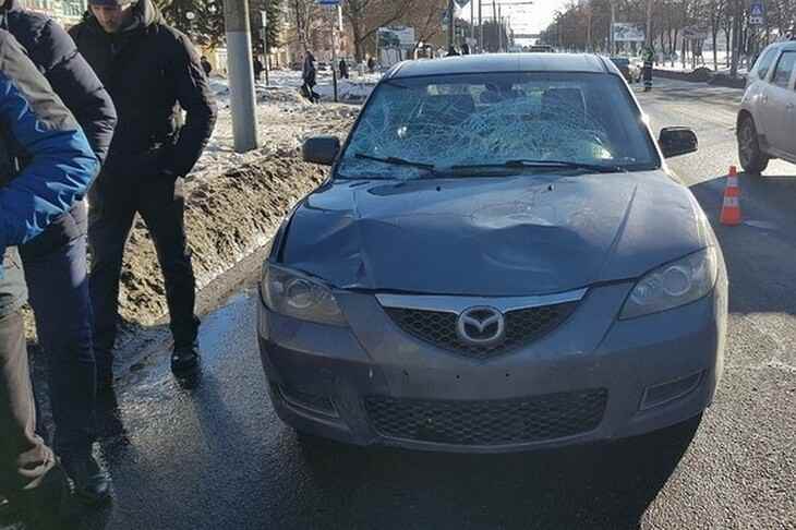 В Гомеле «Мазда» сбила двух 13-летних двойняшек