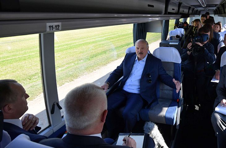 Лукашенко в автобусе проехал по Минской кольцевой