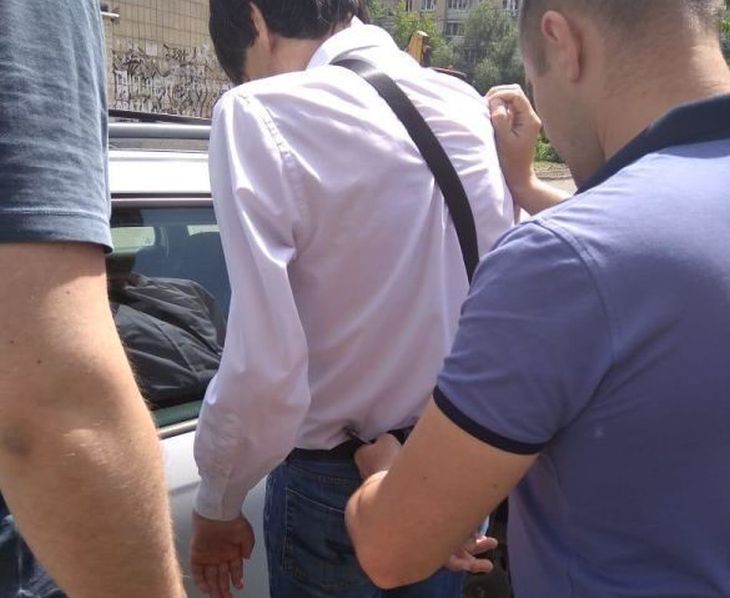 Педофил покупал 10-летних девочек за 500 евро у их же родителей и снимал с ними фильмы для взрослых Педофил покупал 10-летних девочек за 500 евро у их же родителей и снимал с ними фильмы для взрослых