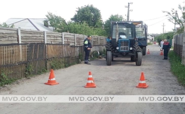 Гомельчанин на тракторе насмерть задавил велосипедиста Гомельчанин на тракторе насмерть задавил велосипедиста