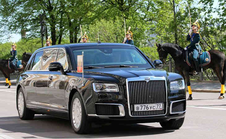 Медведев показал Румасу свой новый лимузин Aurus
