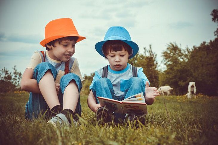 Психологи объяснили, почему важно читать детям книги 