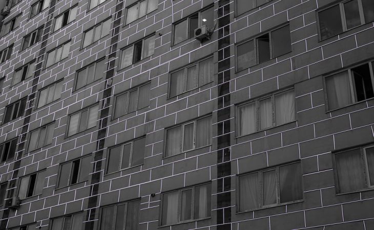 Мужчина провозгласил себя Богом и вывалился из окна. Пророчество сбылось только наполовину