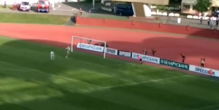 ЧП в финале Кубка Беларуси по футболу: фанат прорвался к игрокам 