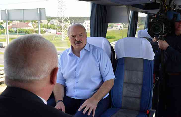 «Мерседес» им подавай: Лукашенко хочет запретить спортсменам ездить на иностранных автобусах